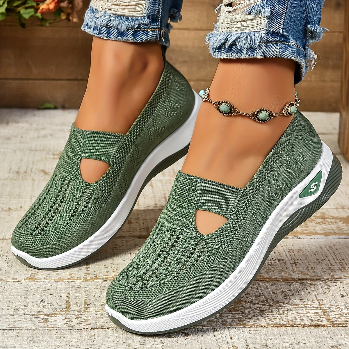 Women's Cut-out Slip-on Sneakers, Breathable Casual Walking Shoes (Plus Size)